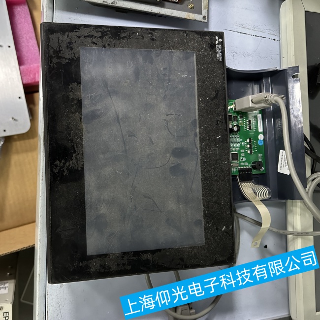 四川三菱觸摸屏A985GOT-TBD通電幾分鐘后屏幕變成藍(lán)屏故障維修服務(wù)誠(chéng)信企業(yè)