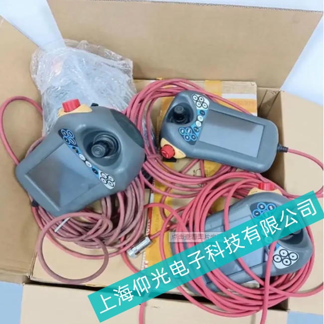 上海浦東噴涂ABB機器人示教器DSQC679出現(xiàn)閃屏故障維修方法